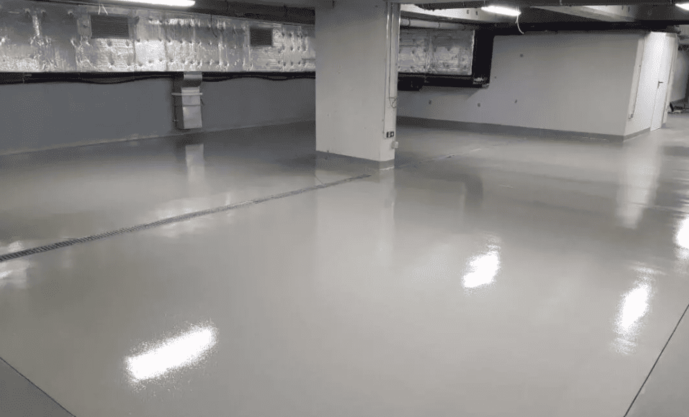 Avantajele pardoselilor epoxidice în mediul industrial și cum contribuie la eficiența operațiunilor